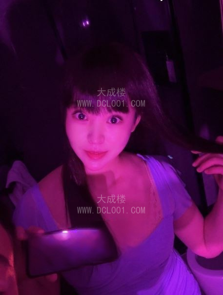 南宁气质性感眼镜小娇妻