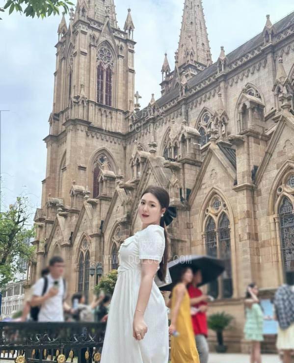 蜀山白皙有肉感的萍萍