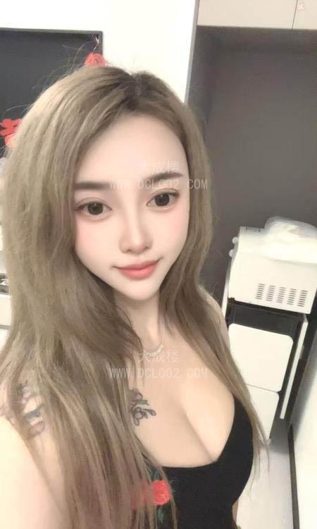 成都皮肤白奶子大颜值妹妹