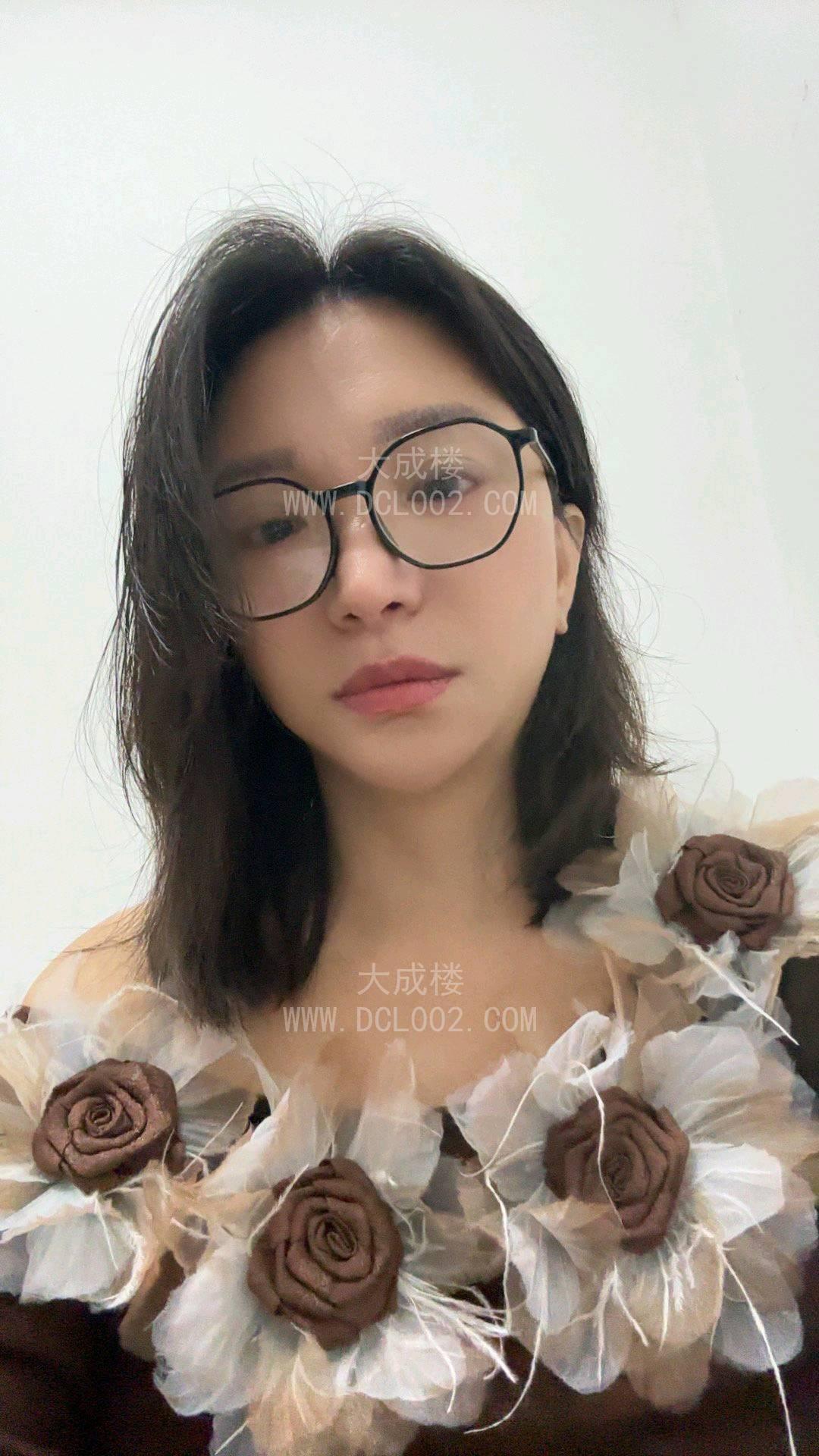 杭州戴眼镜的大胸少妇