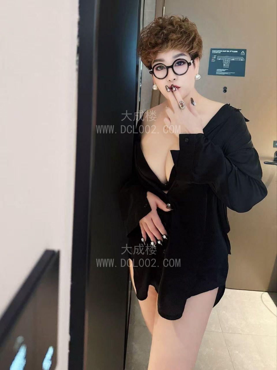 虹口巨乳制服丝袜少妇