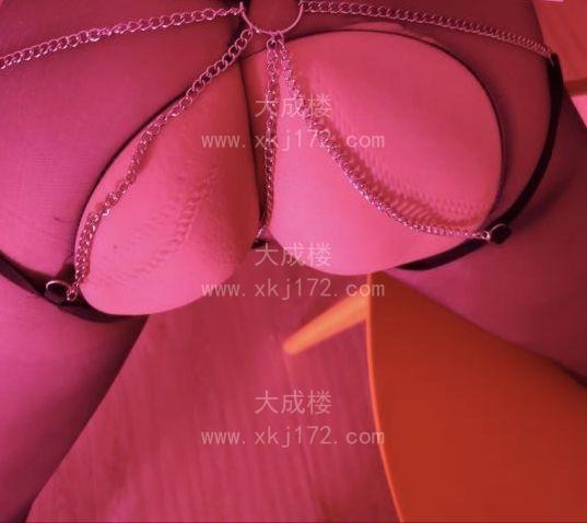 黑丝大长腿肥臀骚妇