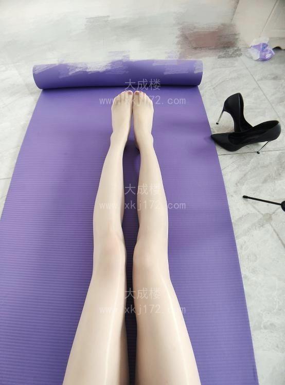 中项长腿小姐姐