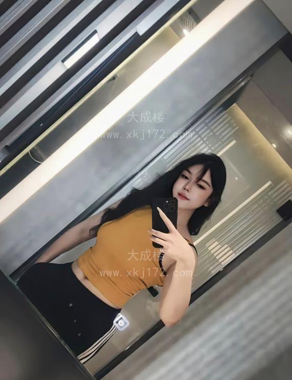 长腿大胸情趣妹子