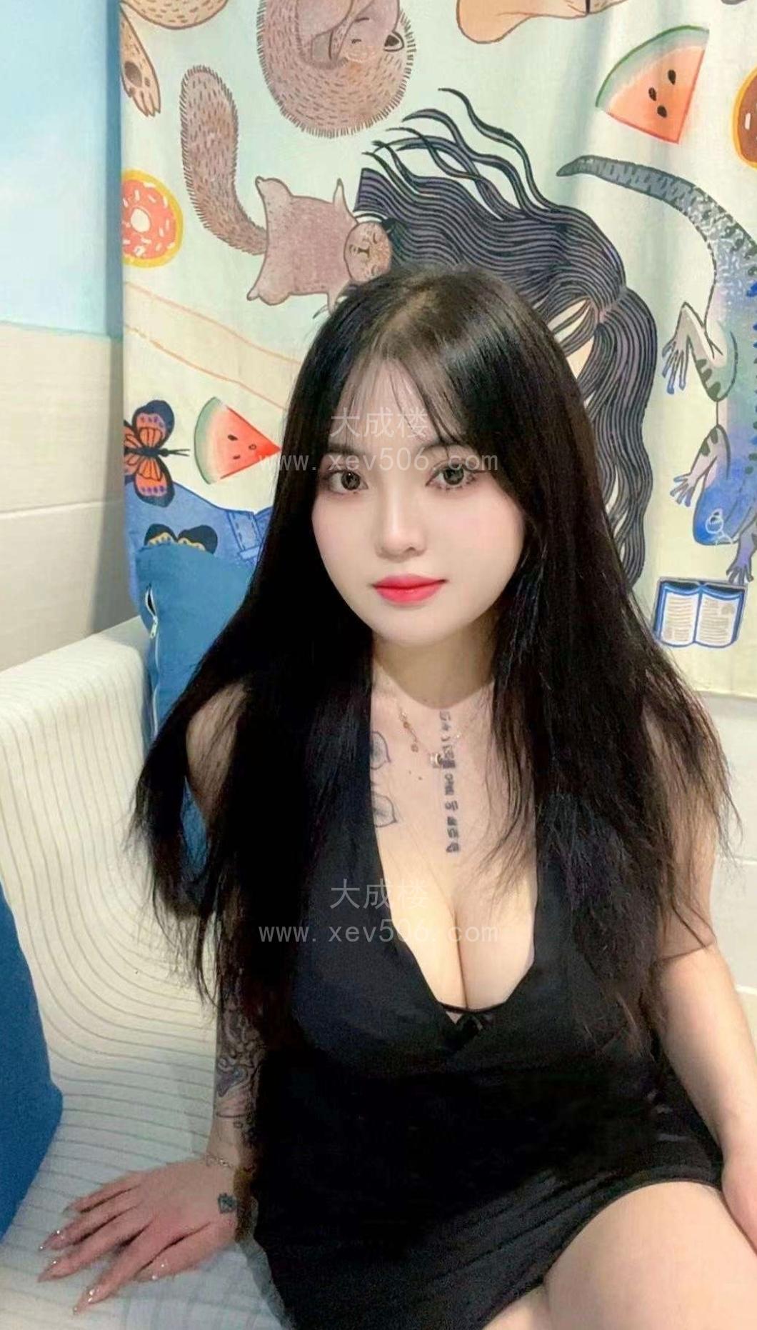 白云大胸小姐姐下海萱萱本人开课