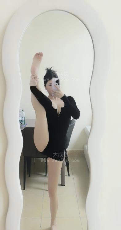 天河一字马橙橙