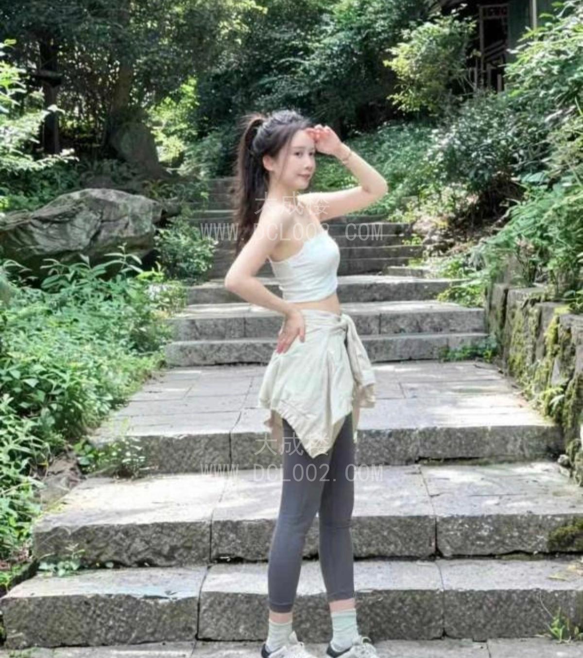 南山一字马媚儿