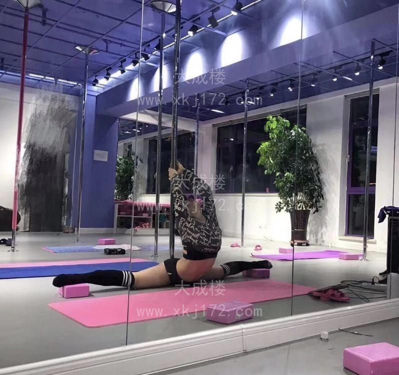 一字马女神蜜桃