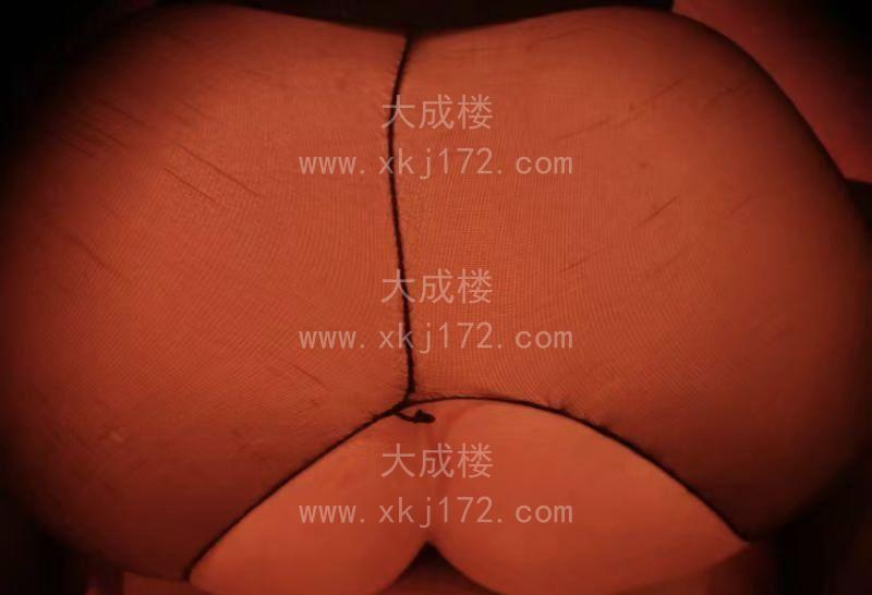 身材苗条的大奶子熟女