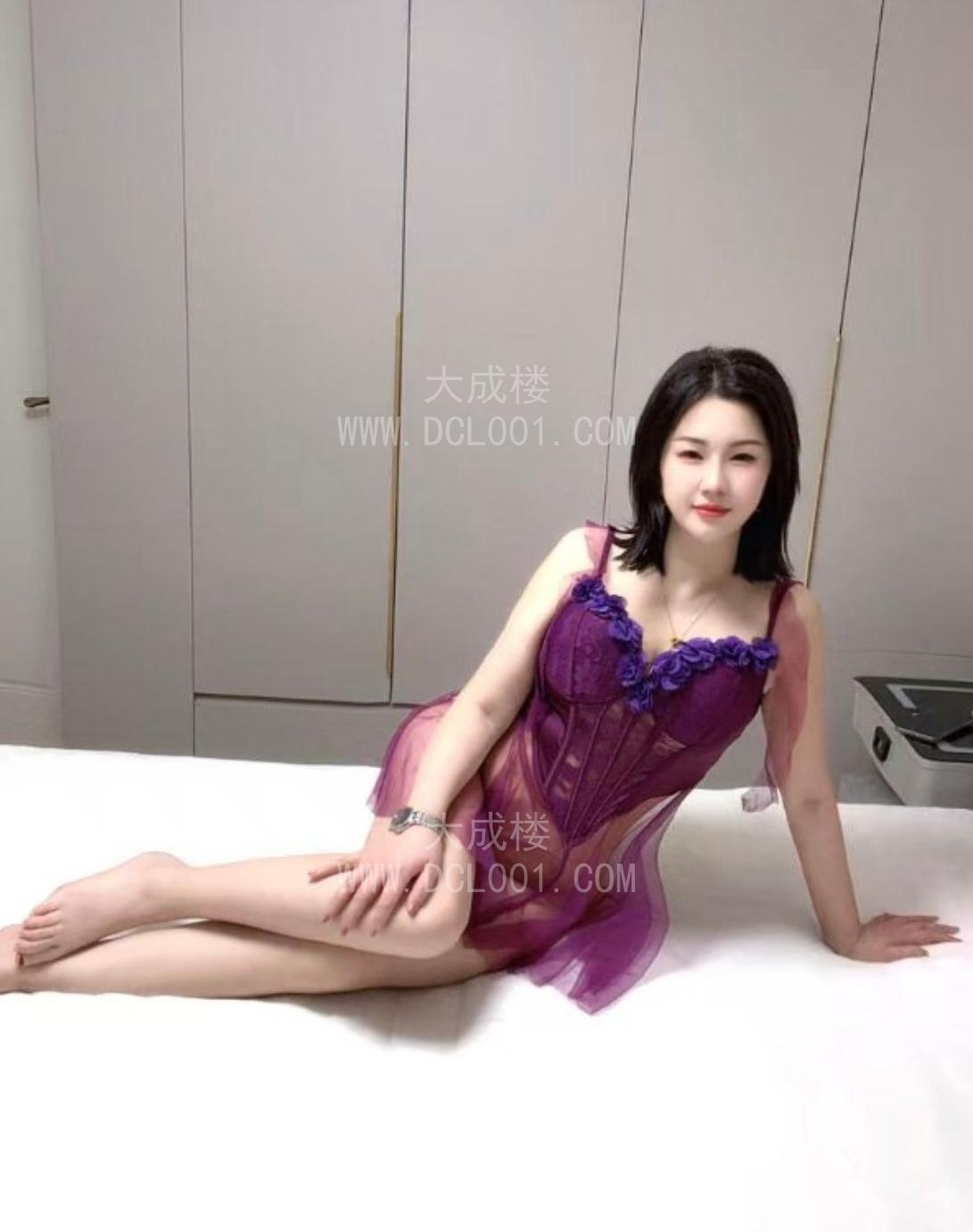 南京南站短发女神笑笑