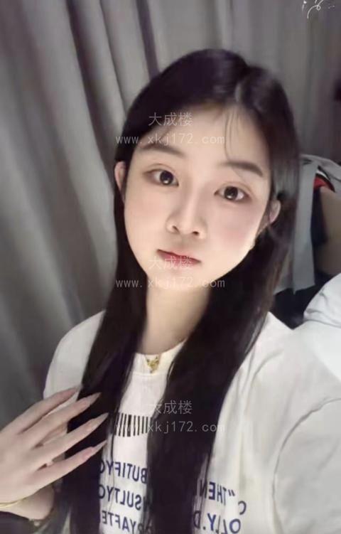 20岁白嫩微胖小妹