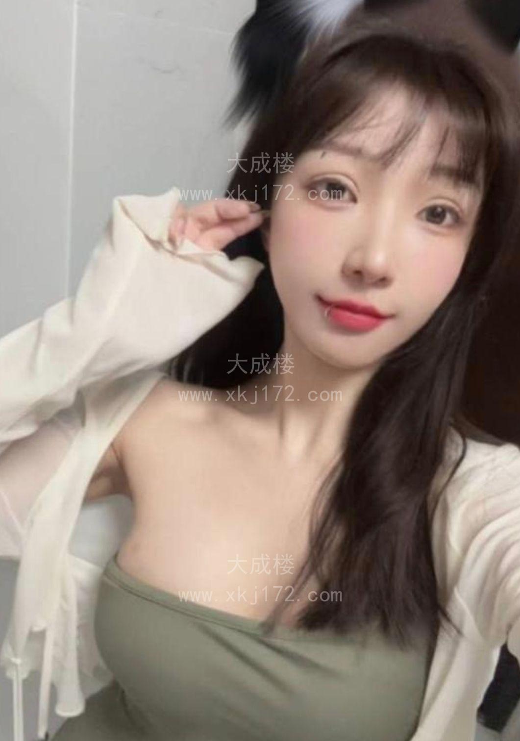 少妇感大胸丰臀老师