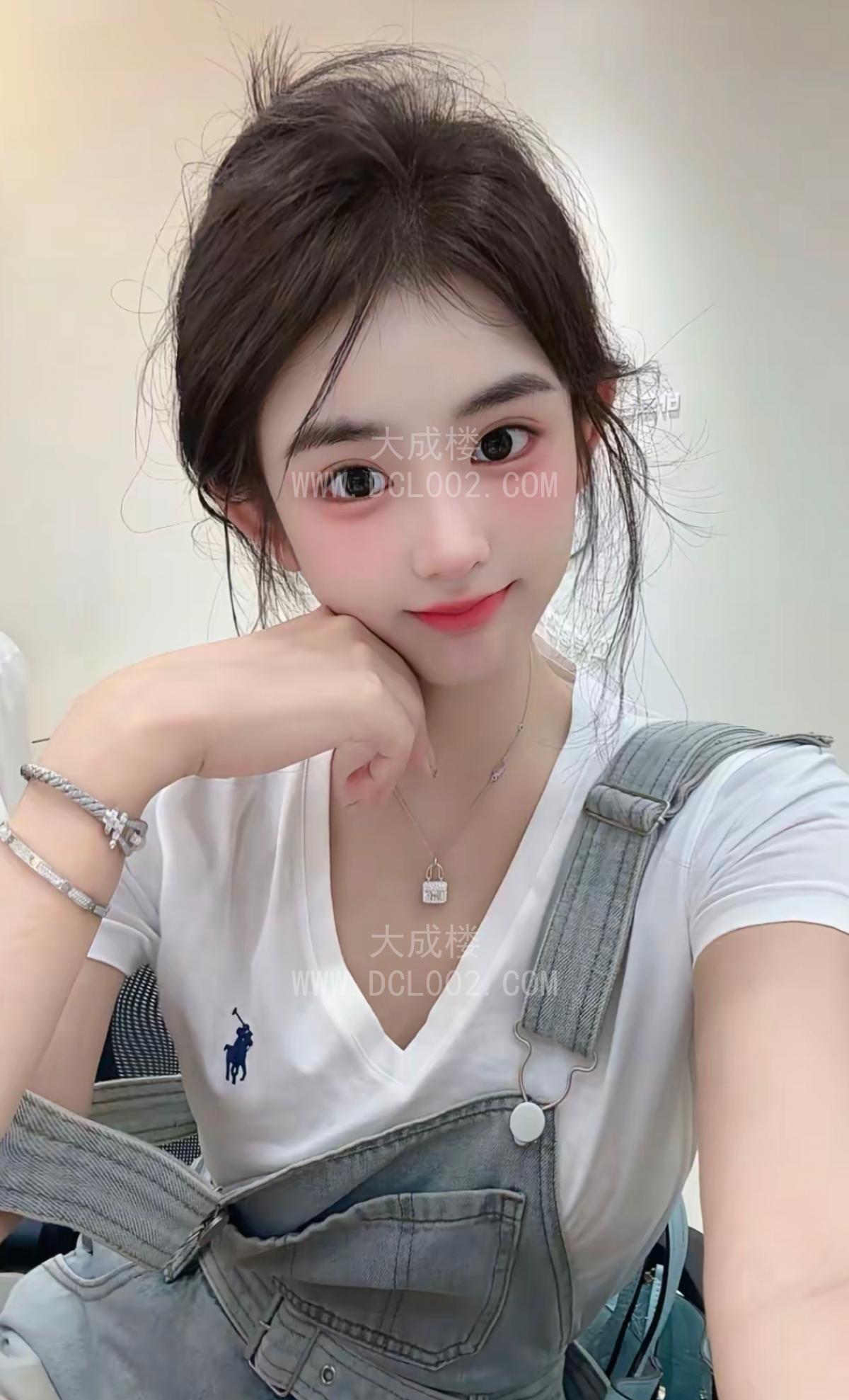 南京甜美白嫩大二学生妹