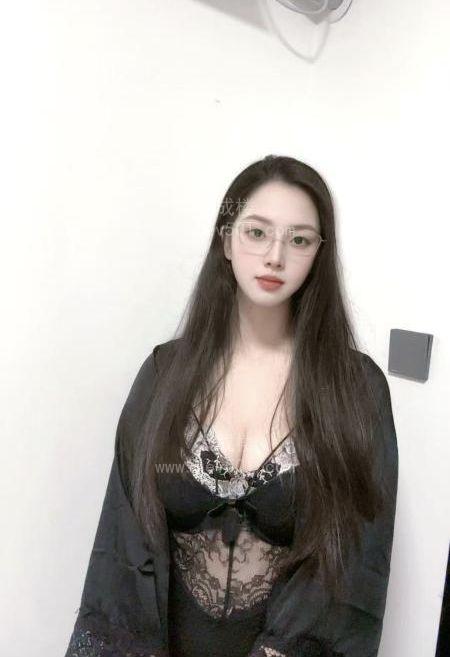 反差御姐明媚儿