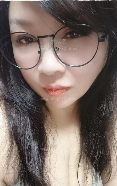 可角色扮演的便宜少妇